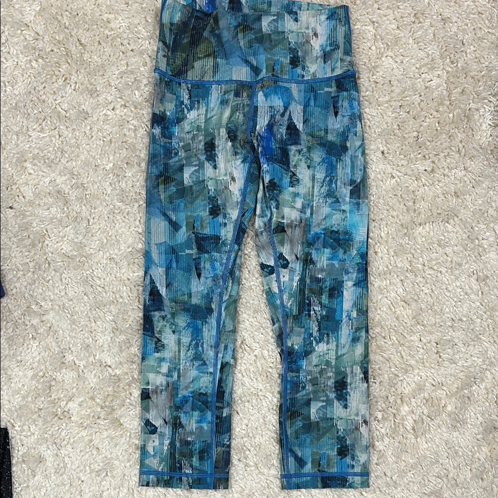 Lululemon Wunder Under Crops.